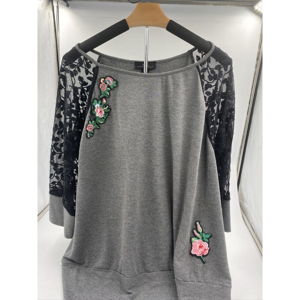 AGB Woman Gray Long Sleeve Black Lace Blouse Plus Sz 2X Floral Patches C1/B1